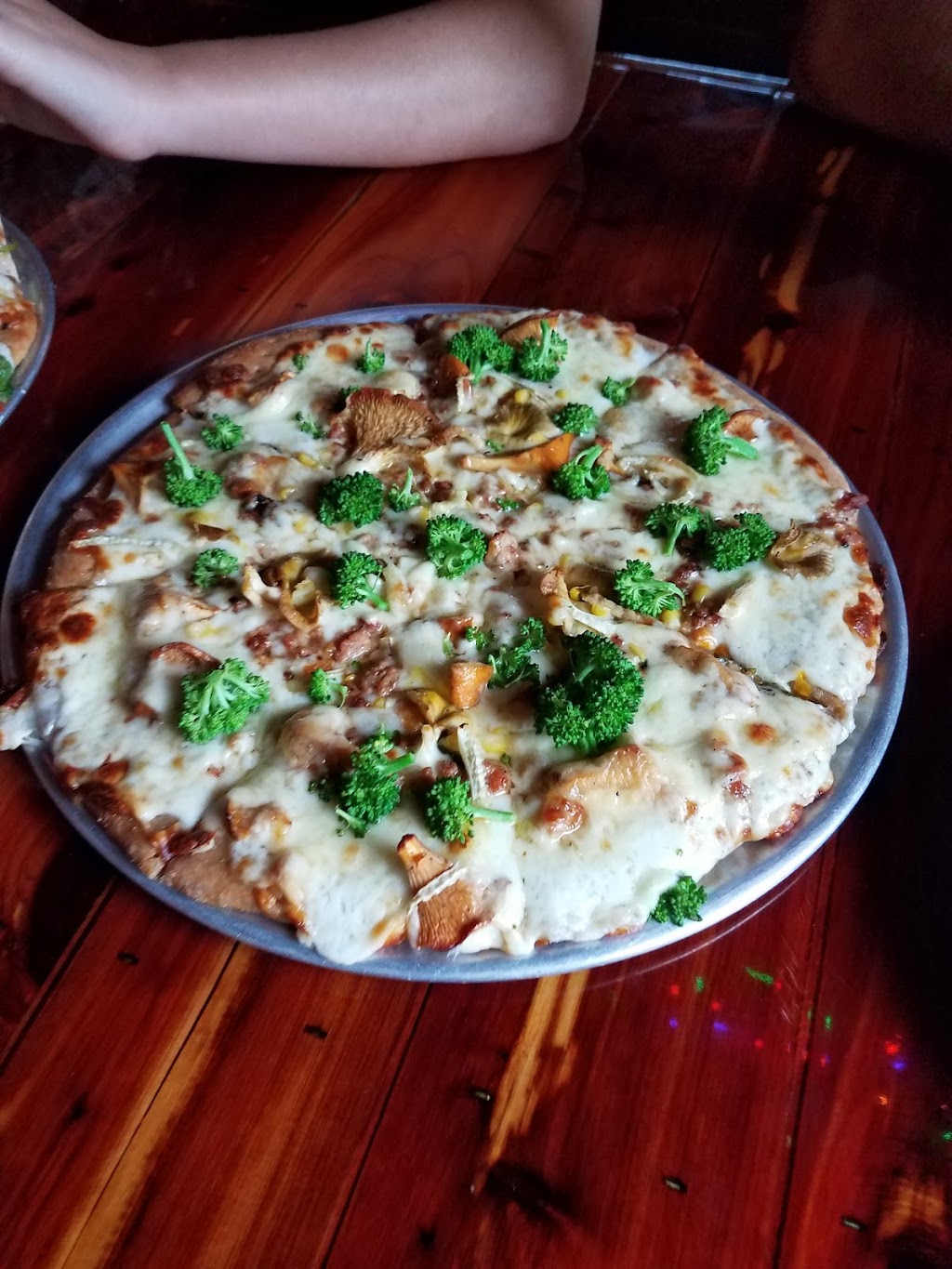 Footjoy Farm | restaurant | 407 Central Dr, Cashton, WI 54619, USA | 6086545662 OR +1 608-654-5662