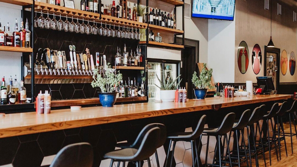 The Meating Place | restaurant | 121 E Main St, Norman, OK 73069, USA | 4058577431 OR +1 405-857-7431