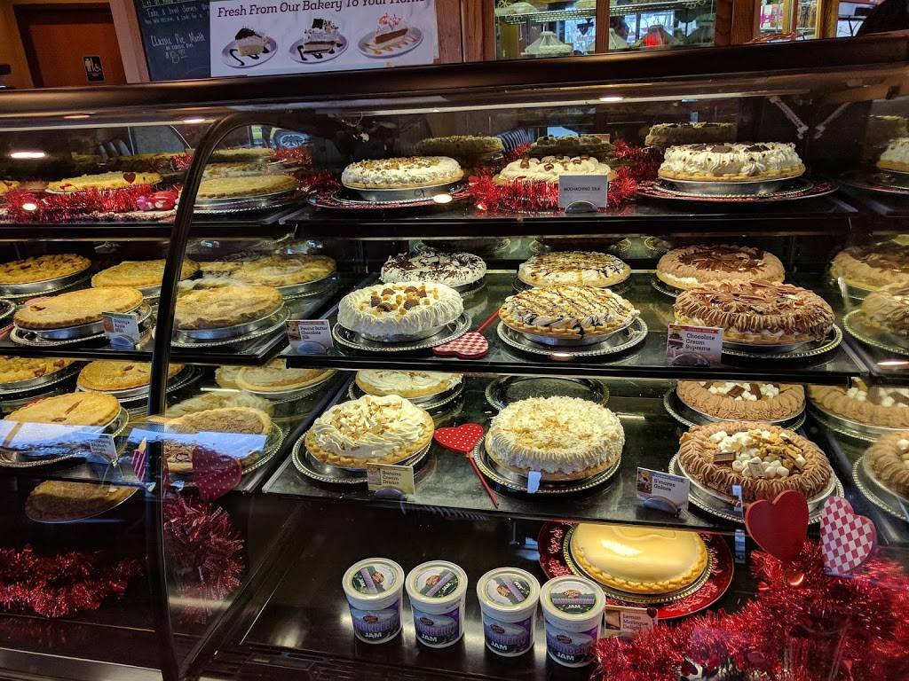 Sharis Cafe and Pies | bakery | 19428 Hwy 99, Lynnwood, WA 98036, USA | 4257786028 OR +1 425-778-6028