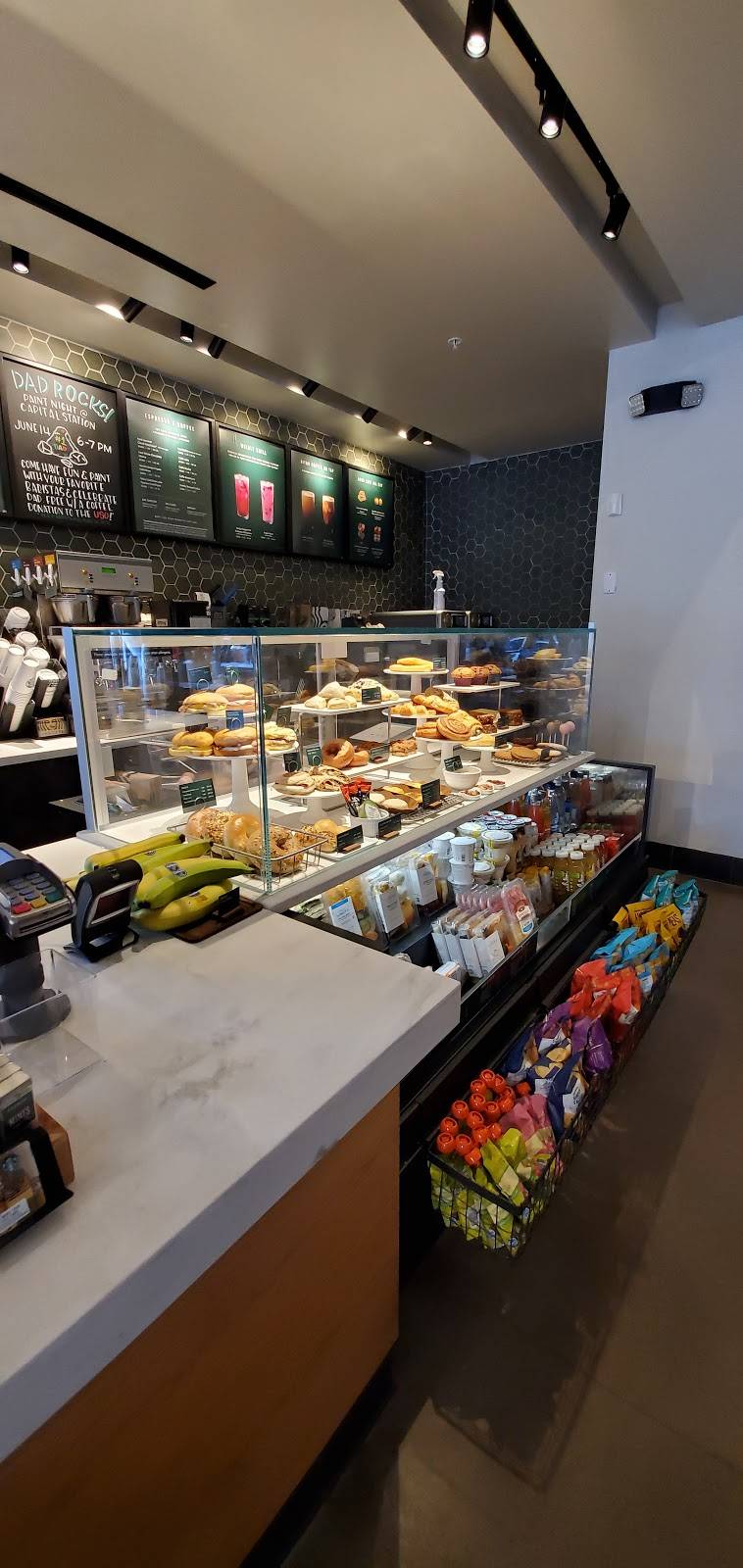 Starbucks | cafe | 30 N Dupont Hwy #4, Dover, DE 19901, USA | 3022708737 OR +1 302-270-8737