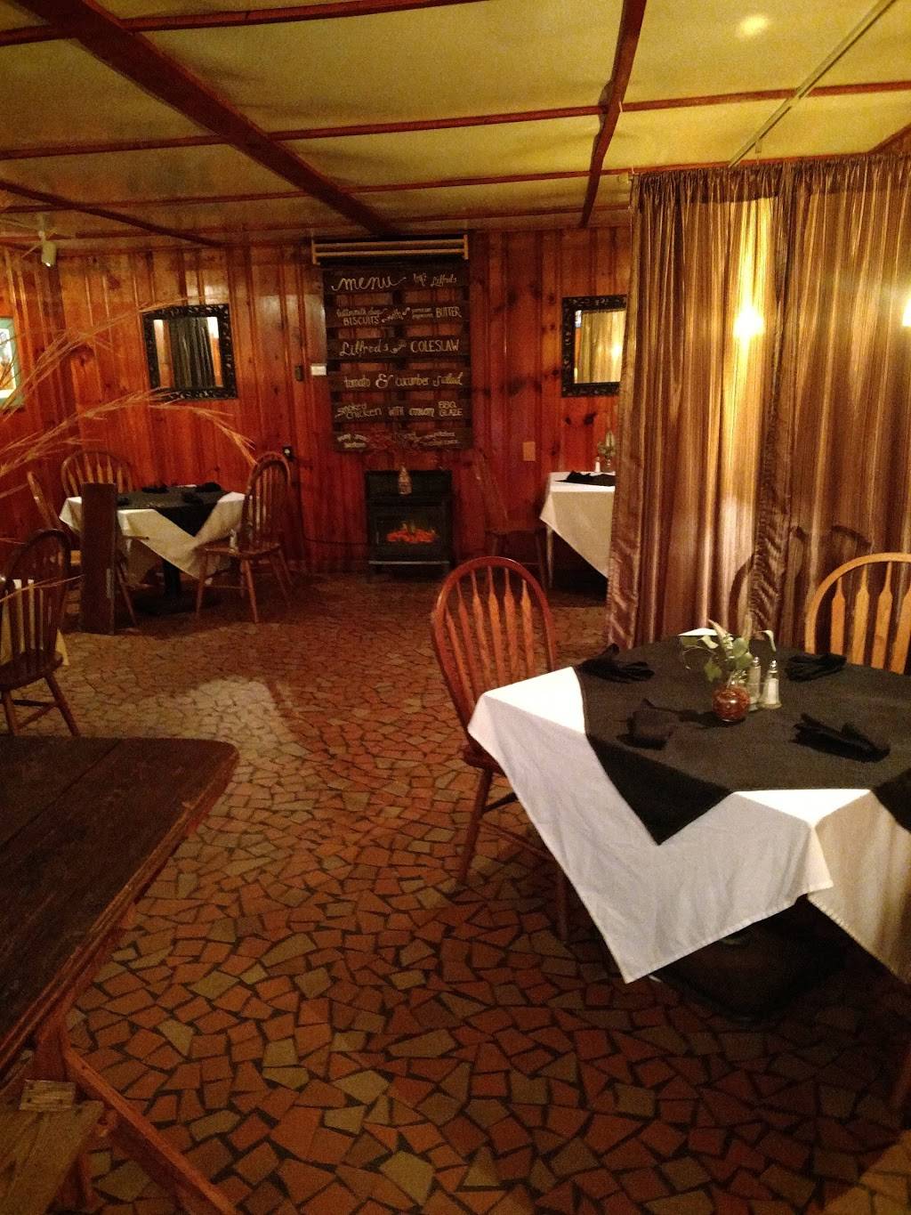 Lilfreds | restaurant | 8425 Camden Hwy, Rembert, SC 29128, USA | 8034328750 OR +1 803-432-8750