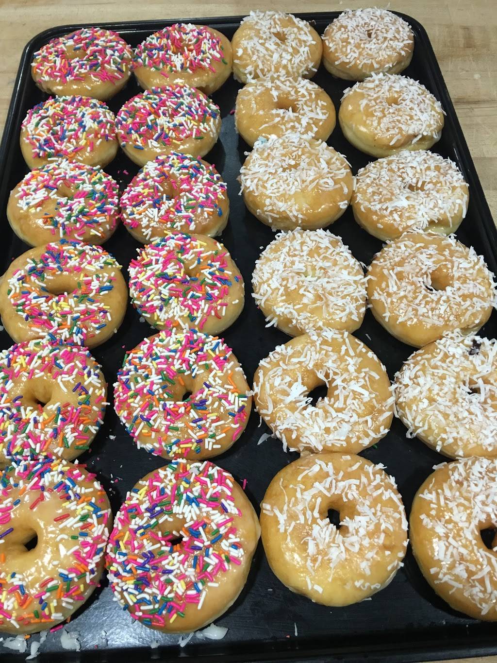 Yum Yum Donuts | cafe | 14425 Sherman Way, Van Nuys, CA 91405, USA | 8189897074 OR +1 818-989-7074