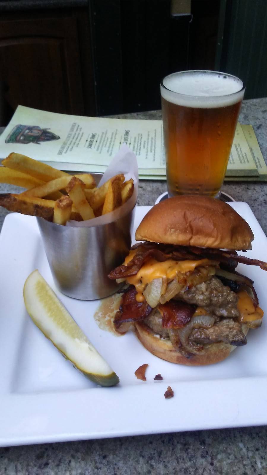 Hennesseys Tavern | restaurant | 7811 Herschel Ave, La Jolla, CA 92037, USA | 8585518772 OR +1 858-551-8772