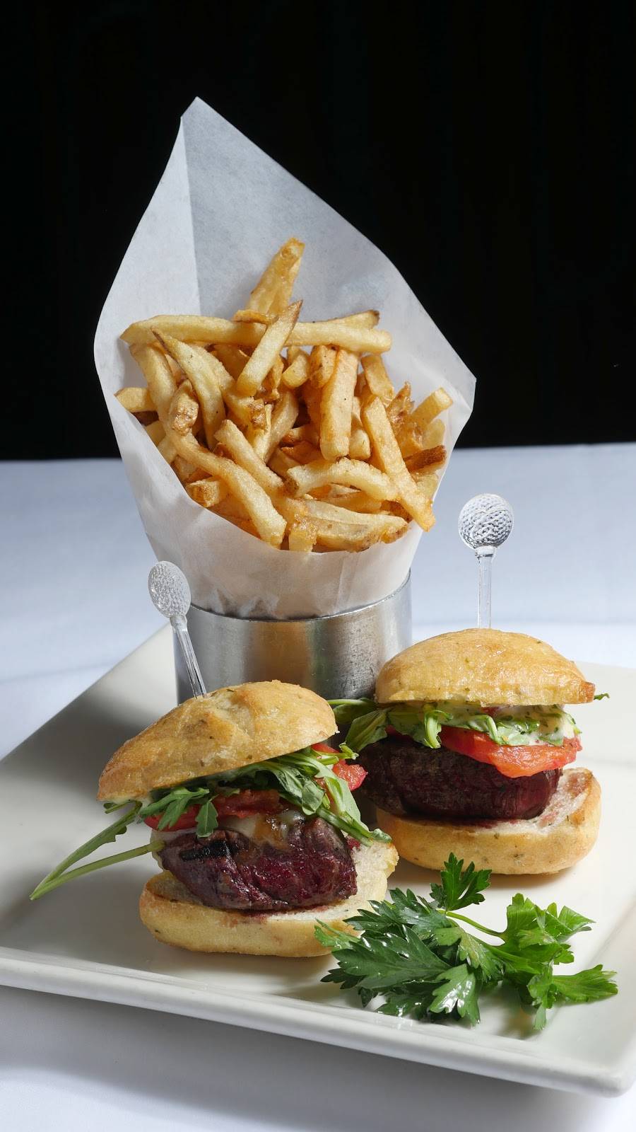 The Clubhouse Oak Brook | restaurant | 298 Oakbrook Center, Oak Brook, IL 60523, USA | 6304720600 OR +1 630-472-0600