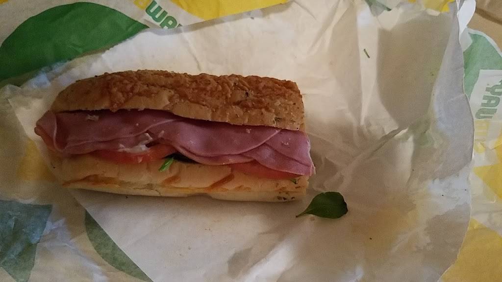 Subway Restaurants | restaurant | 12611 Woodforest Blvd, Houston, TX 77015, USA | 7134555556 OR +1 713-455-5556