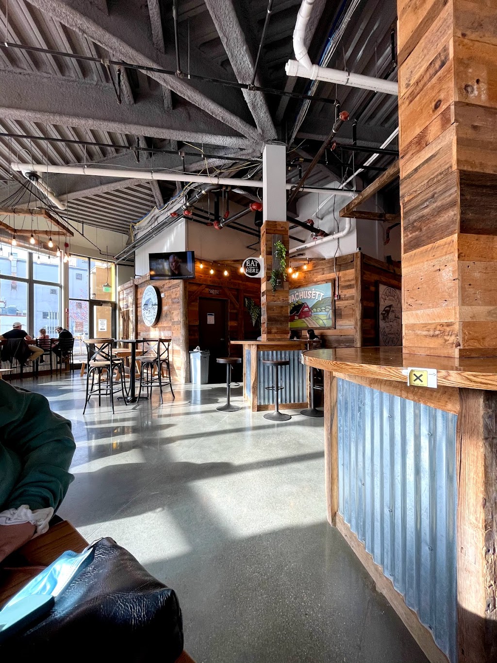 Wachusett Brew Yard | restaurant | 152 Green St, Worcester, MA 01604, USA | 9788749965 OR +1 978-874-9965