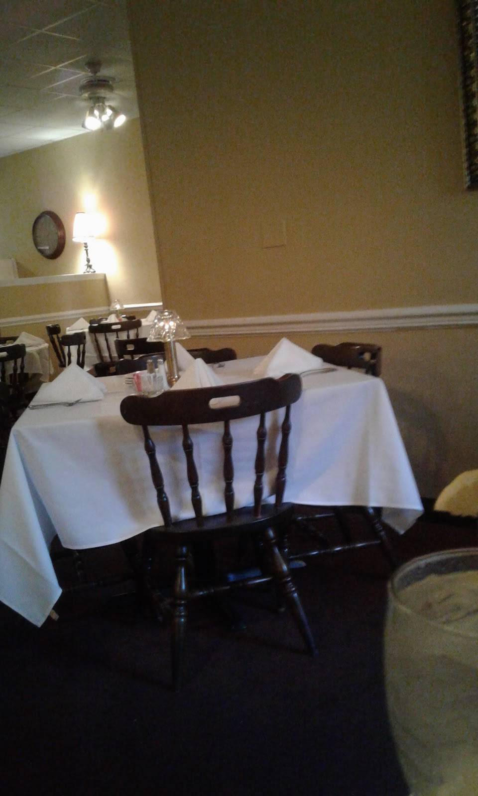 Four Oaks Restaurant & Lounge | restaurant | 1633 Seymour Dr, South Boston, VA 24592, USA | 4345722066 OR +1 434-572-2066