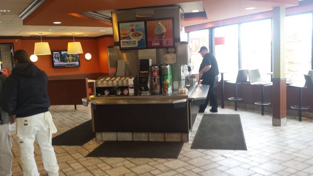 McDonalds | cafe | 5796 Coventry Ln, Fort Wayne, IN 46804, USA | 2604324595 OR +1 260-432-4595