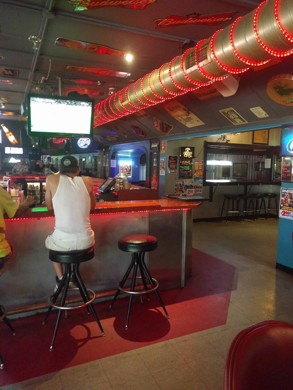 Woodpeckers Pub & Grub | restaurant | 3500 7th Street Rd, New Kensington, PA 15068, USA | 7243399287 OR +1 724-339-9287