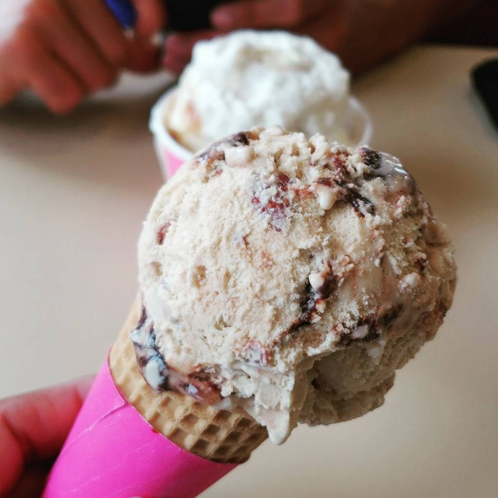 Dunkin | bakery | 1719 E Silver Star Rd, Ocoee, FL 34761, USA | 4075237363 OR +1 407-523-7363