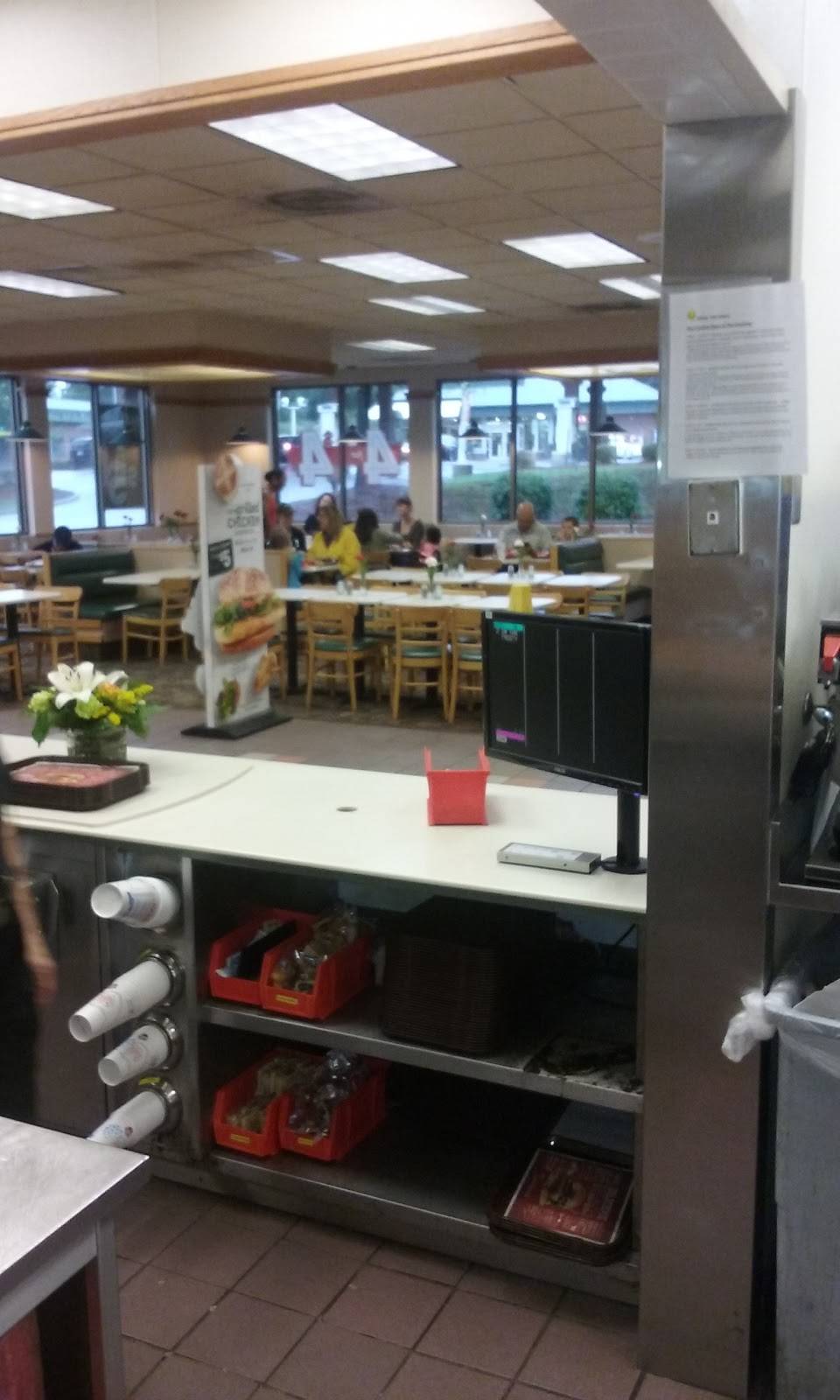 Wendys | restaurant | 7920 Cambridge Commons Dr, Charlotte, NC 28215, USA | 7045634488 OR +1 704-563-4488