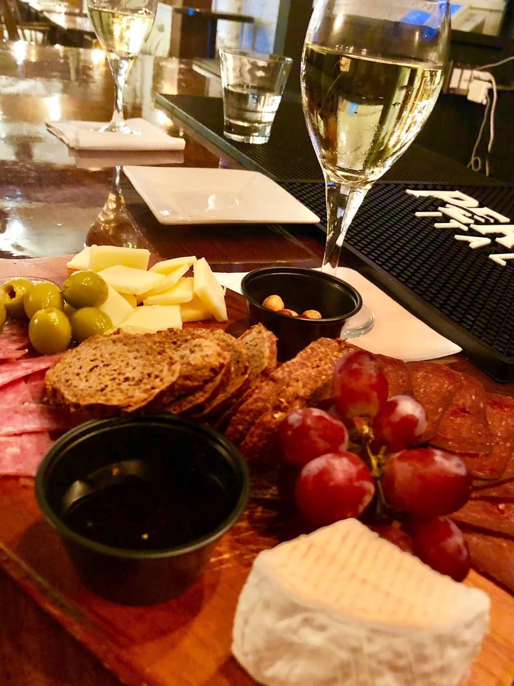 Sloanes Valley Village | restaurant | 5338 Laurel Canyon Blvd, Valley Village, CA 91607, USA | 8185095828 OR +1 818-509-5828