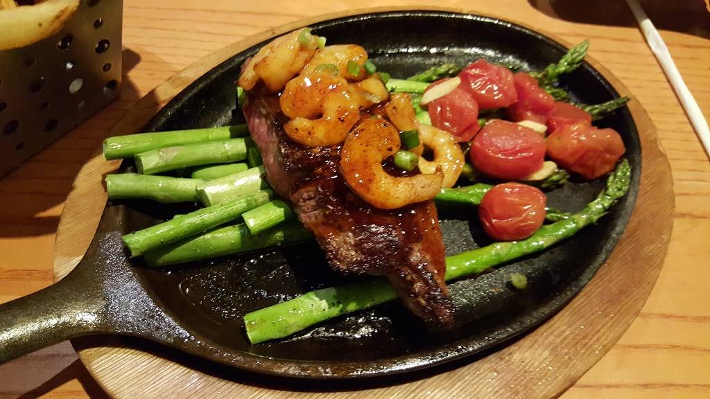 Chilis Grill & Bar | meal takeaway | 2620 N Sepulveda Blvd Suite B, Manhattan Beach, CA 90266, USA | 3105465847 OR +1 310-546-5847