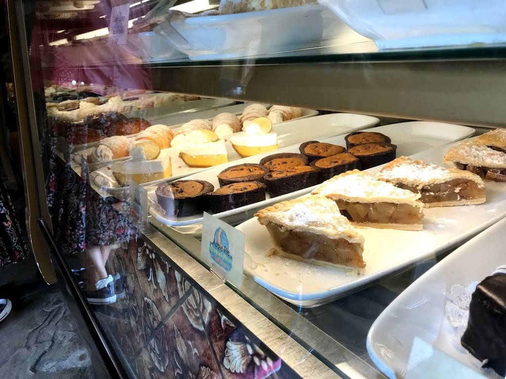 Croissant Moon Bakery | bakery | 6000 Universal Blvd, Orlando, FL 32819, USA | 4073638000 OR +1 407-363-8000