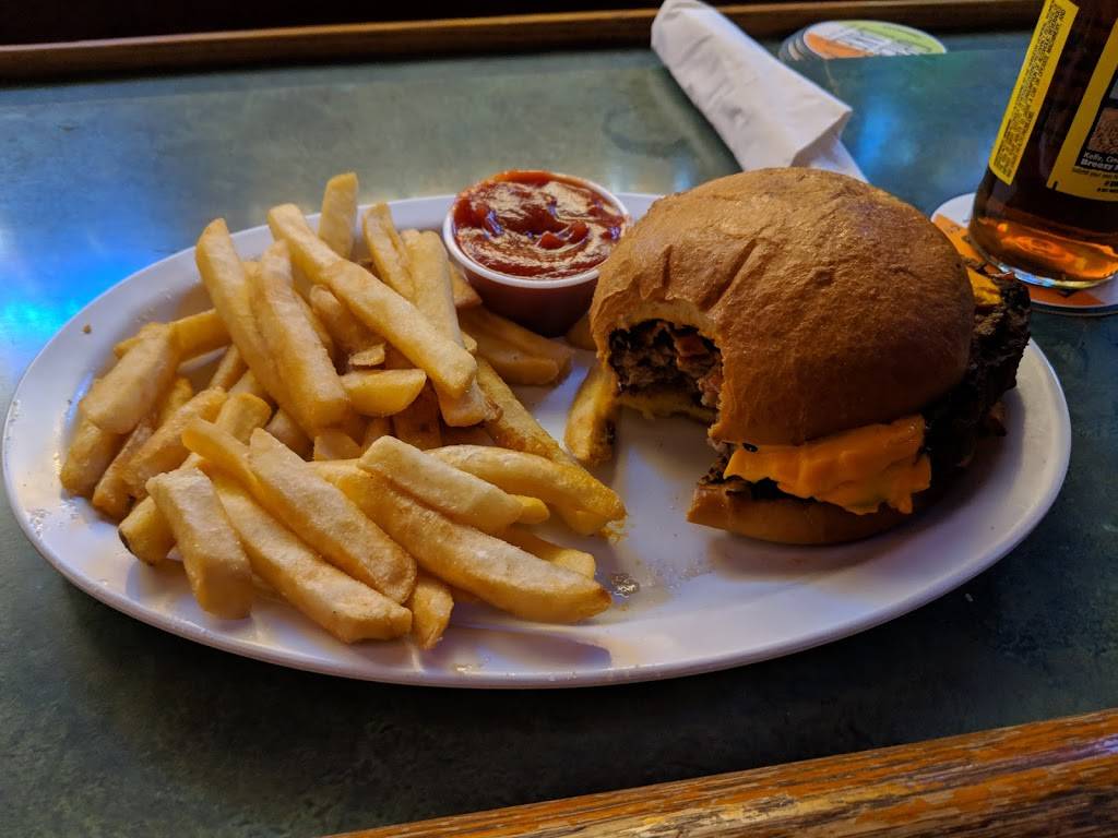 Clubhouse Sports Bar & Grill | restaurant | 2970 6th St #5, Cuyahoga Falls, OH 44221, USA | 3309283837 OR +1 330-928-3837