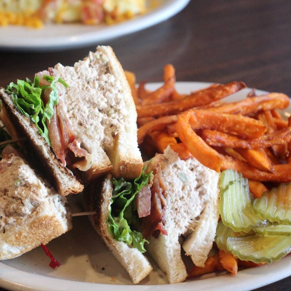 Cindis NY Deli & Restaurant | restaurant | 306 S Houston St, Dallas, TX 75202, USA | 2147444745 OR +1 214-744-4745