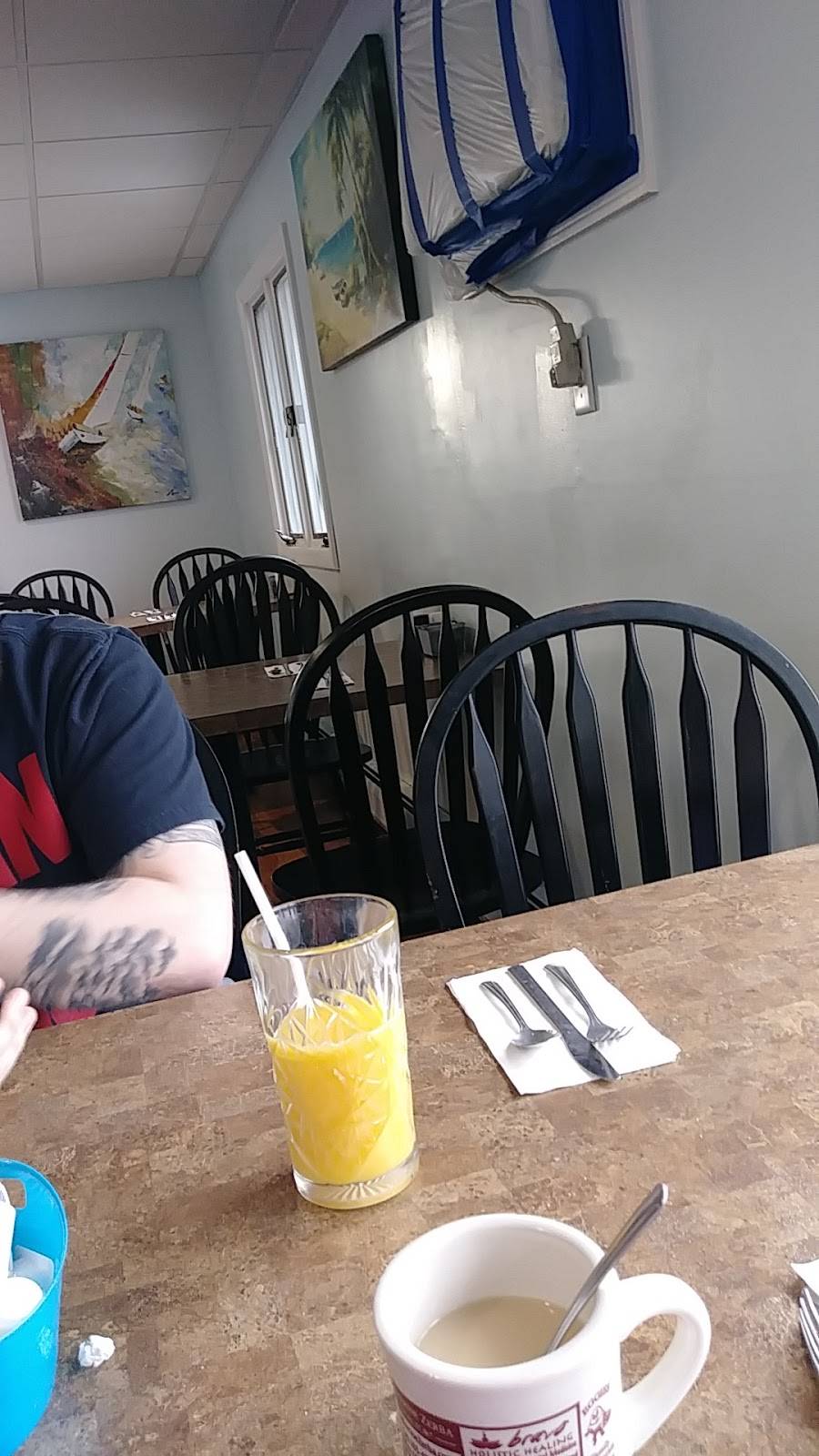 Eggie’s | restaurant | 6 Main St, Atkinson, NH 03811, USA | 6034891858 OR +1 603-489-1858