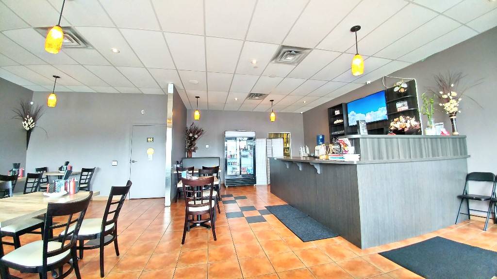 Waiting Phở U | restaurant | 181 Livingstone St E unit 22, Barrie, ON L4M 6Z4, Canada | 7052522705 OR +1 705-252-2705
