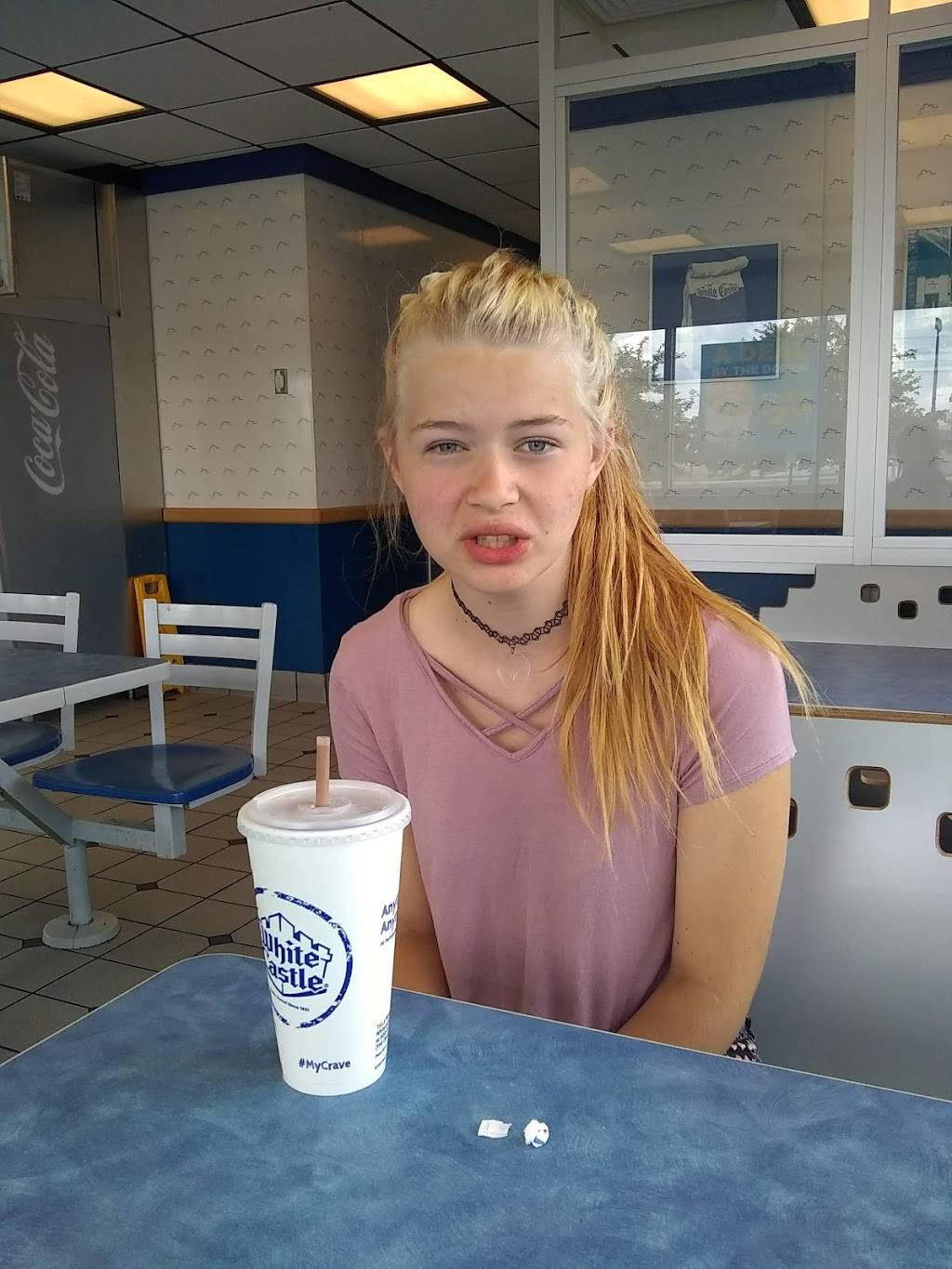 White Castle | restaurant | 310 Emerson Rd, High Ridge, MO 63049, USA | 6366779188 OR +1 636-677-9188