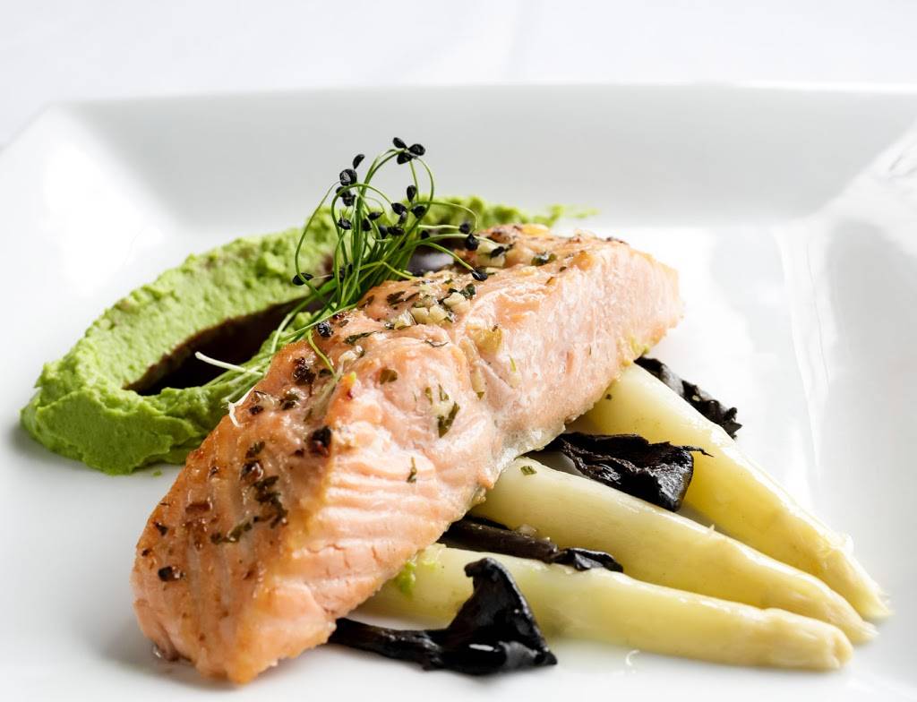 The Plaza Café | restaurant | 61 Hill St, Southampton, NY 11968, USA | 6312839323 OR +1 631-283-9323