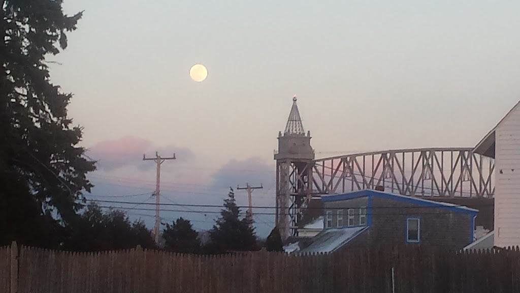 Beachmoor Restaurant & Inn | restaurant | 11 Buttermilk Way, Buzzards Bay, MA 02532, USA | 5087597522 OR +1 508-759-7522