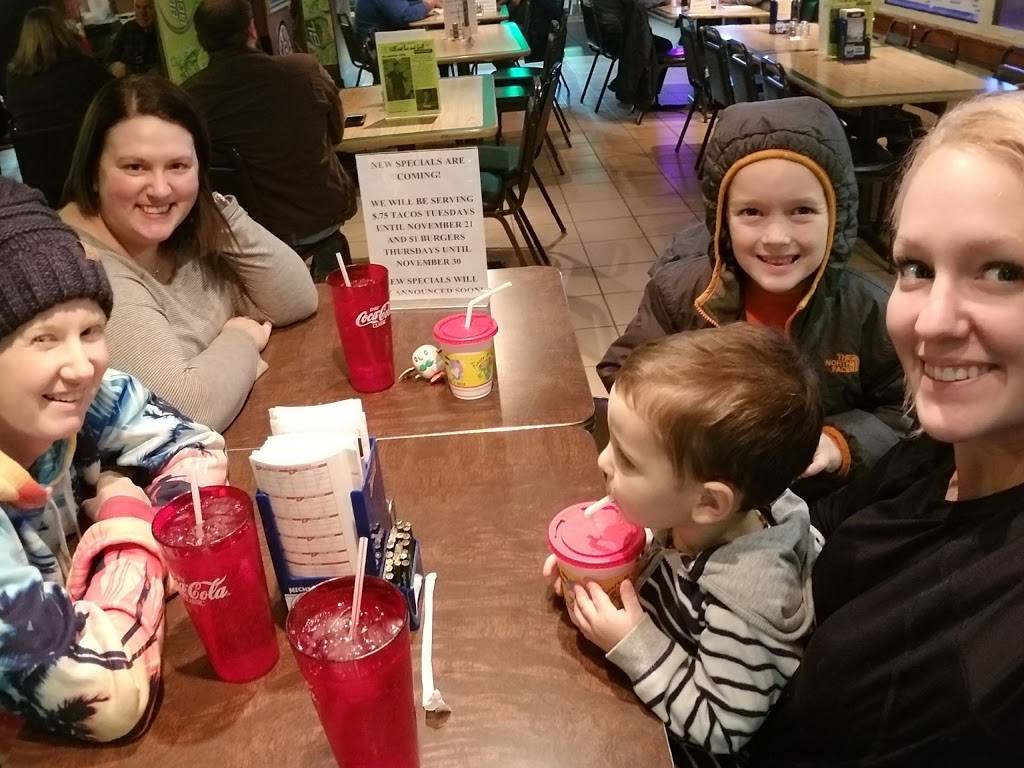 Hillcrest Bar & Grill | restaurant | 29200 E Chicago Rd, Sturgis, MI 49091, USA | 2696593756 OR +1 269-659-3756