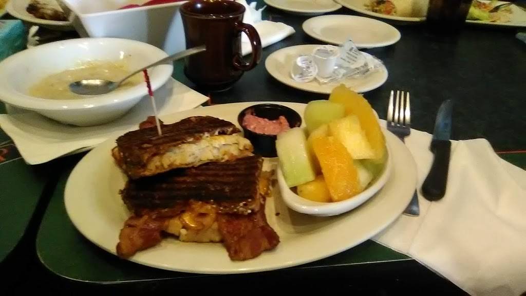 Turtles Tap | restaurant | 100 E Waverly St, Morris, IL 60450, USA | 8159423664 OR +1 815-942-3664