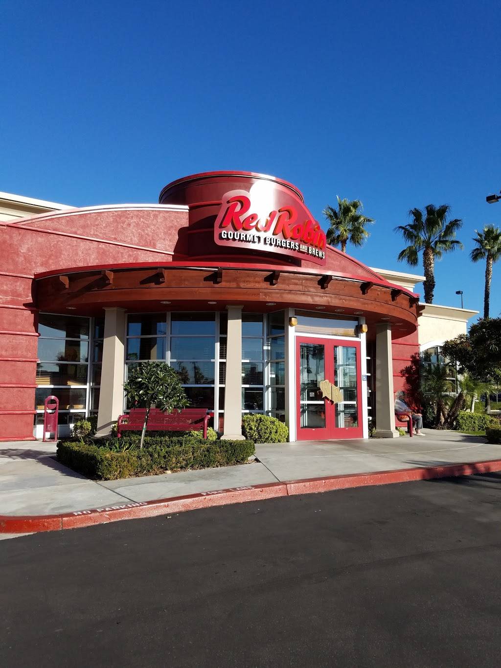 Red Robin Gourmet Burgers and Brews | restaurant | 26522 Towne Centre Dr, Foothill Ranch, CA 92610, USA | 9492978200 OR +1 949-297-8200
