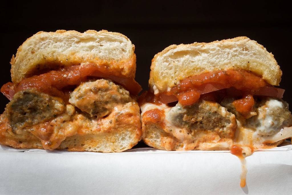 Ikes Love & Sandwiches | restaurant | 1942 E Southern Ave #101, Mesa, AZ 85204, USA | 4809771199 OR +1 480-977-1199