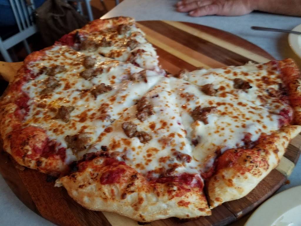 Gustos Family Pizzaria | restaurant | 10230 Old Rte 36, Dawson, IL 62520, USA | 2173644546 OR +1 217-364-4546