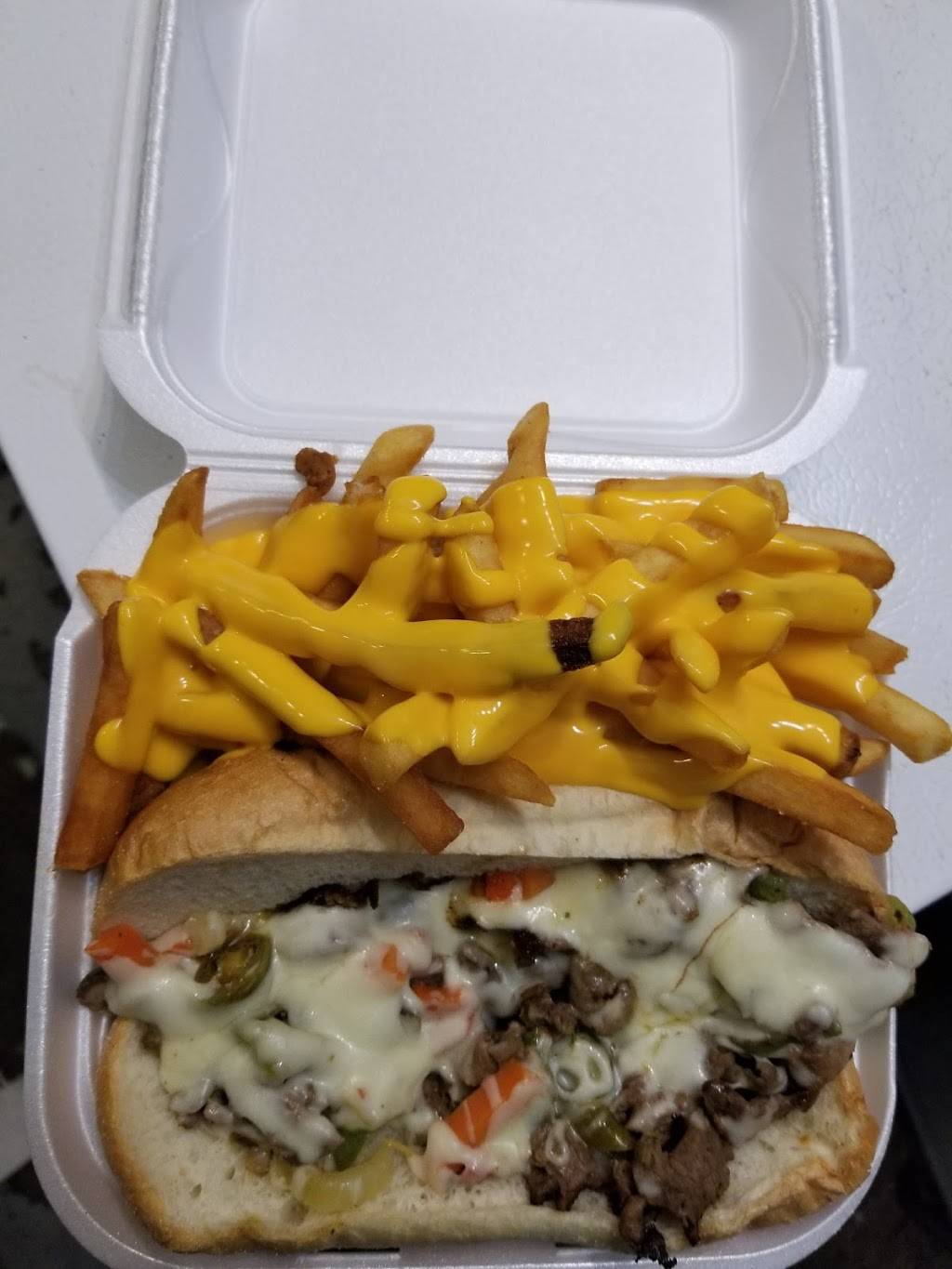 Papa Philly | restaurant | 1608 Emerson St, Evanston, IL 60201, USA | 8478596293 OR +1 847-859-6293