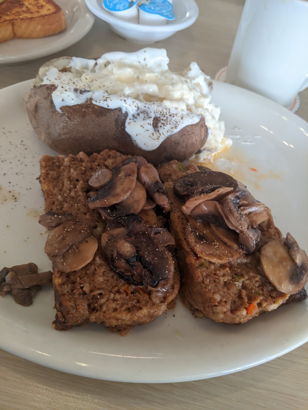 Perkos Café | cafe | 11988 CA-88, Jackson, CA 95642, USA | 2092234420 OR +1 209-223-4420