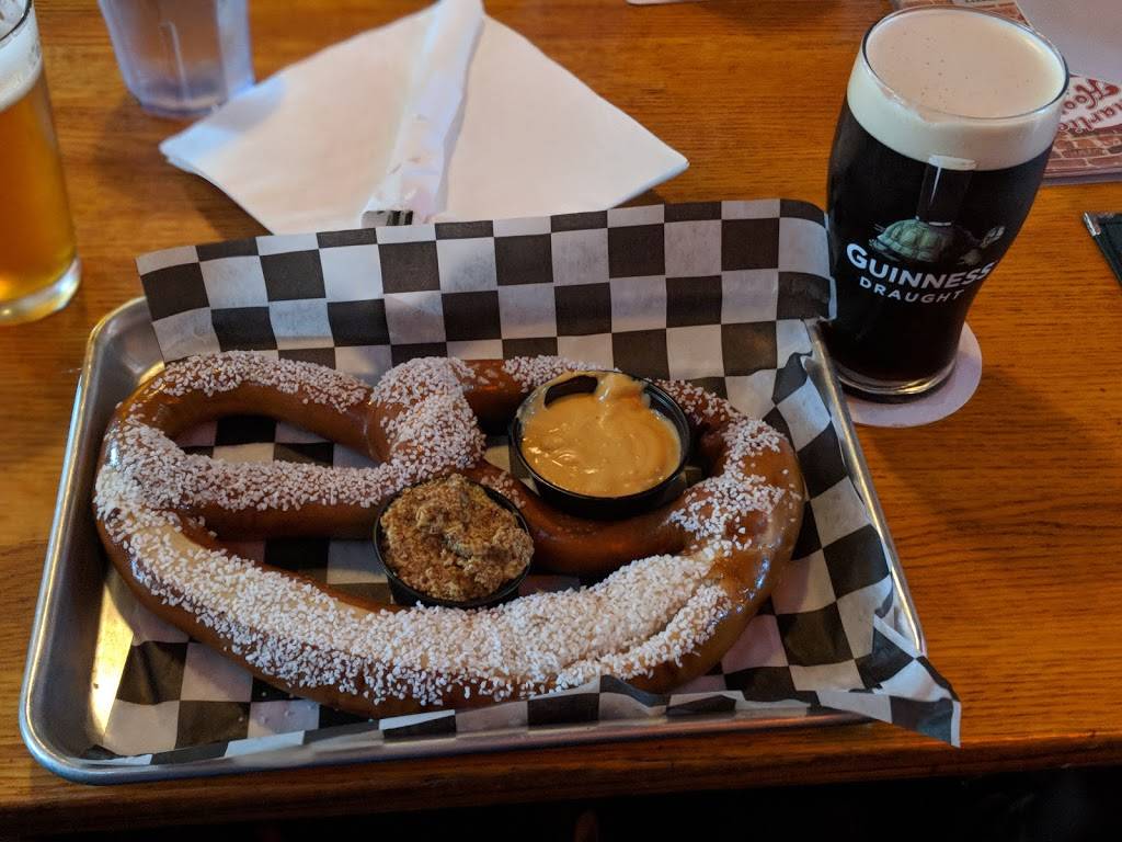 Charlie Hoopers | restaurant | 12 W 63rd St, Kansas City, MO 64113, USA | 8163618841 OR +1 816-361-8841