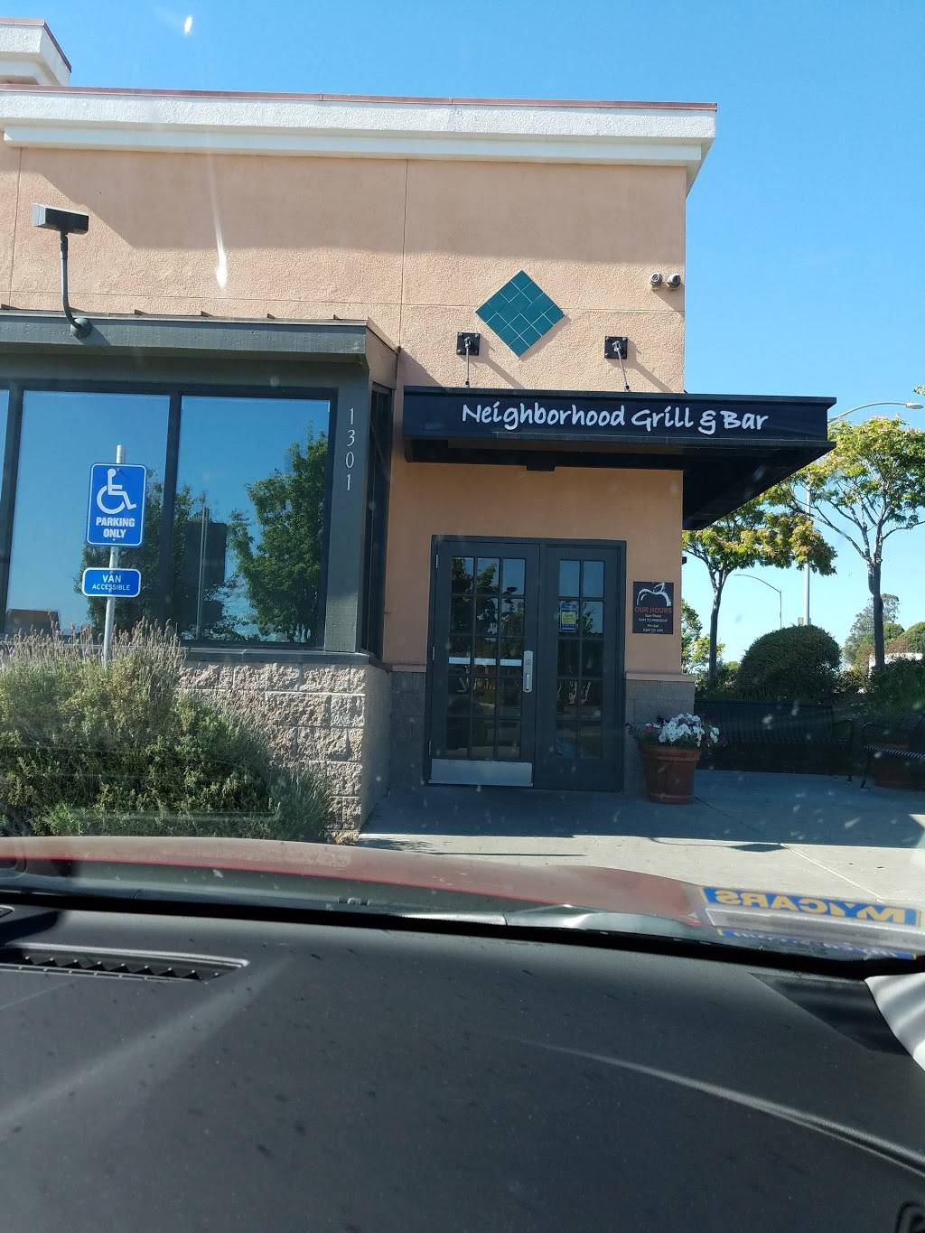 Applebees Grill + Bar | restaurant | 1301 N Davis Rd, Salinas, CA 93907, USA | 8317576682 OR +1 831-757-6682