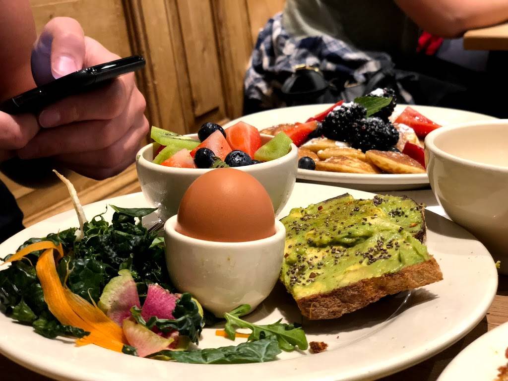 Le Pain Quotidien | restaurant | 10 E Delaware Pl, Chicago, IL 60611, USA | 3123806665 OR +1 312-380-6665