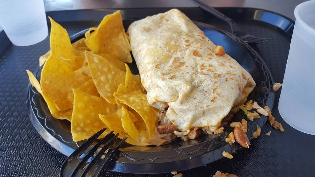 Charo Chicken | restaurant | 333 Main St, Seal Beach, CA 90740, USA | 5625940909 OR +1 562-594-0909