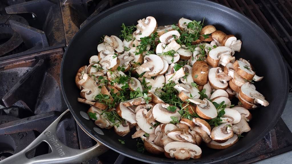 Ryans Urban Bistro | restaurant | 10300 Johns Creek Rd, Loami, IL 62661, USA | 2174143659 OR +1 217-414-3659