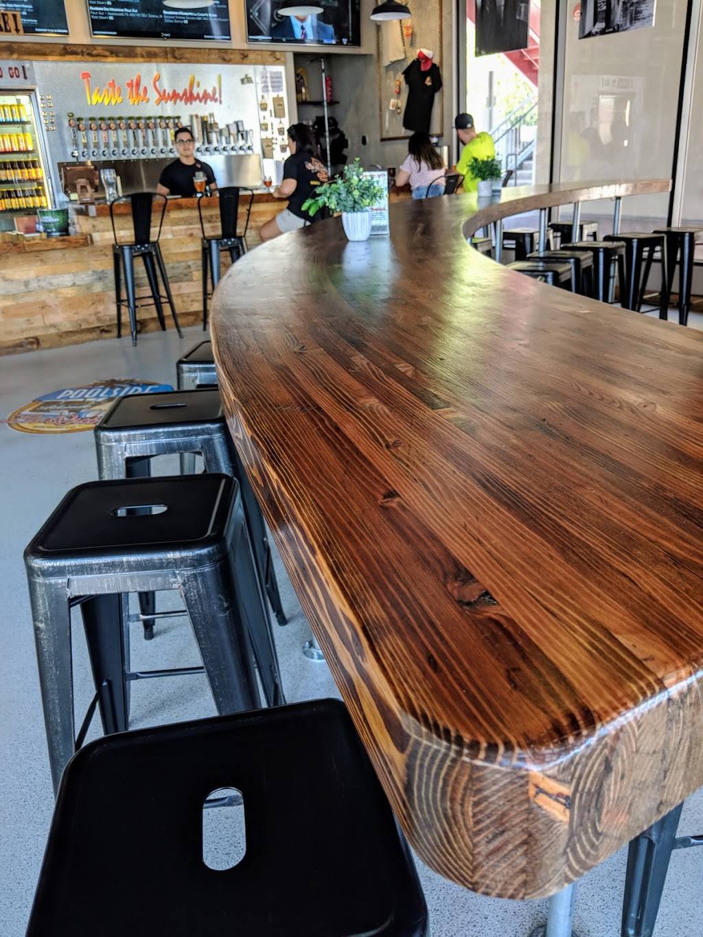 La Quinta Brewing Co - Palm Springs Taproom | restaurant | 301 N Palm Canyon Dr #100, Palm Springs, CA 92262, USA | 7603202597 OR +1 760-320-2597