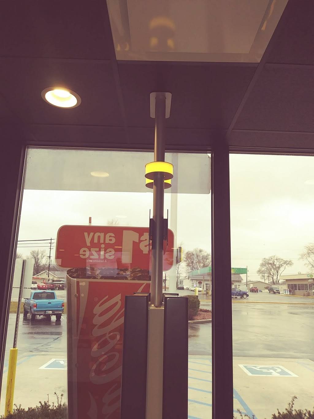 McDonalds | cafe | 561 S Main St, Churubusco, IN 46723, USA | 2606931657 OR +1 260-693-1657