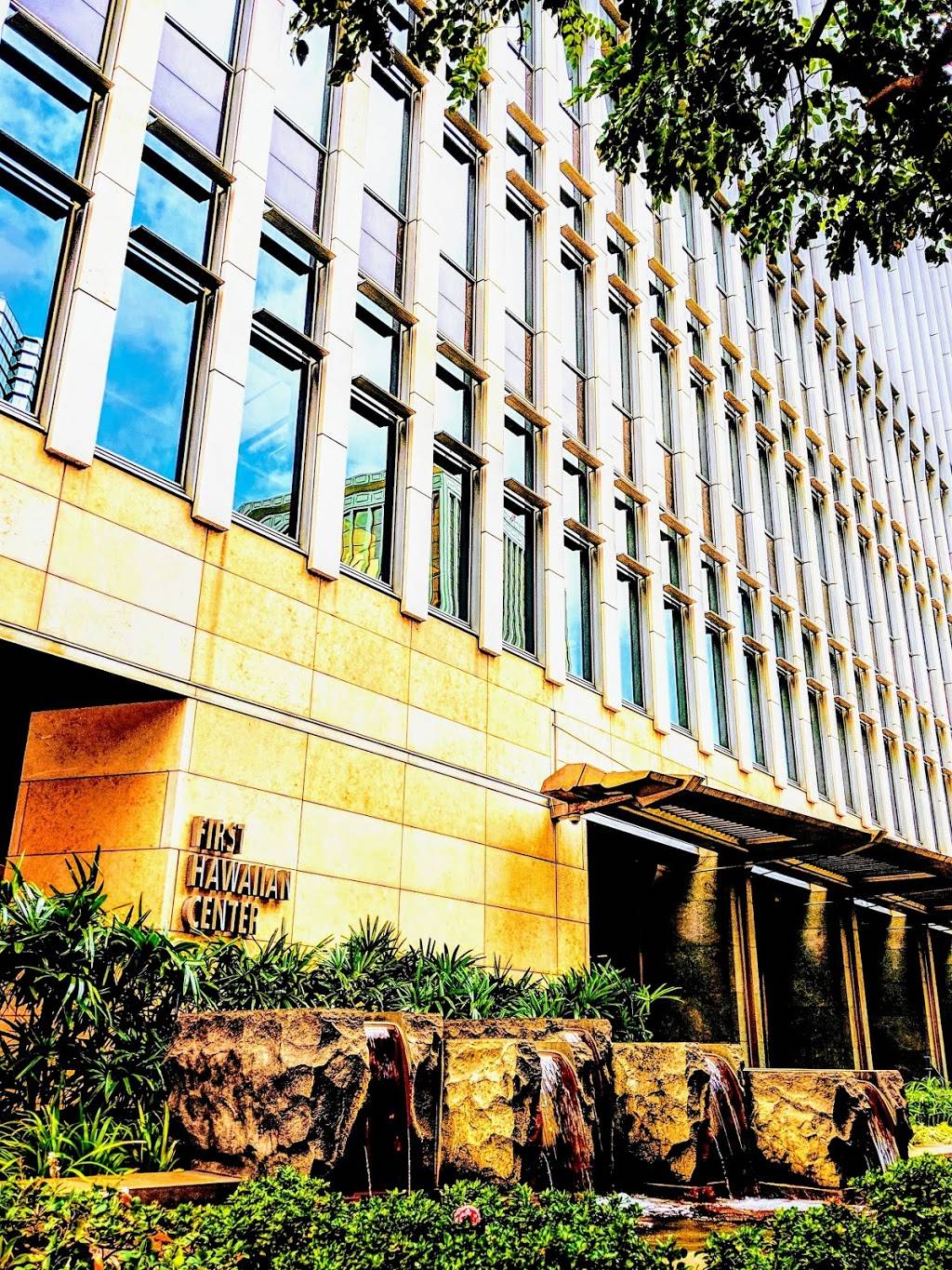 L&L Hawaiian BBQ | restaurant | 195 S King St, Honolulu, HI 96813, USA | 8085878008 OR +1 808-587-8008