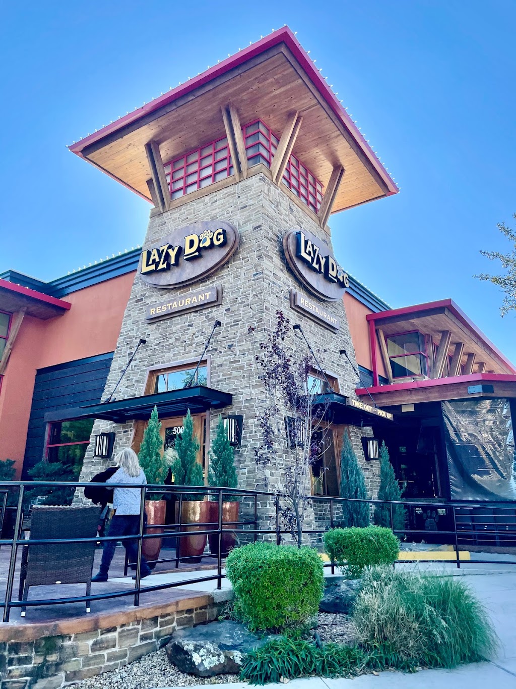 Lazy Dog Restaurant & Bar | restaurant | 5100 Belt Line Rd, Addison, TX 75254, USA | 4697541300 OR +1 469-754-1300