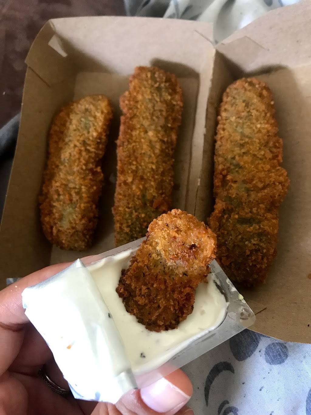 Harveys | restaurant | 660 Montreal Rd, Ottawa, ON K1K 0T3, Canada | 6137495638 OR +1 613-749-5638