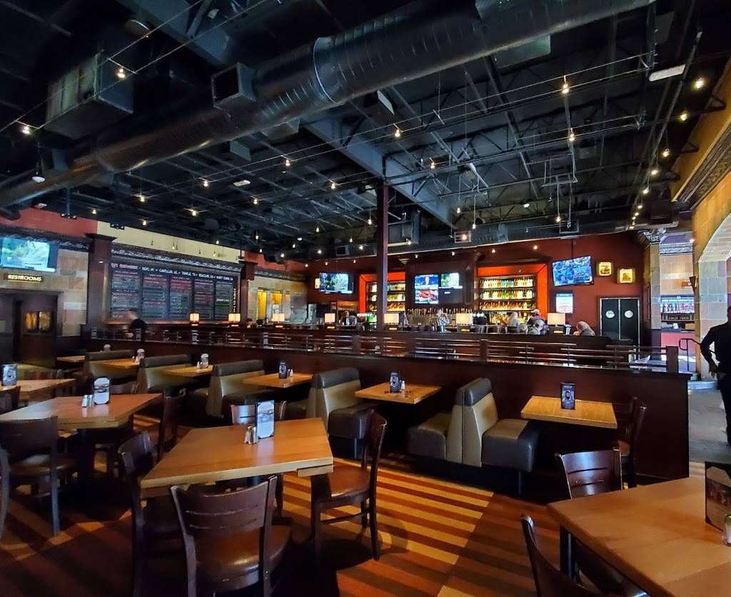 BJs Restaurant & Brewhouse | restaurant | 8761 Vineland Ave, Orlando, FL 32821, USA | 4078279105 OR +1 407-827-9105