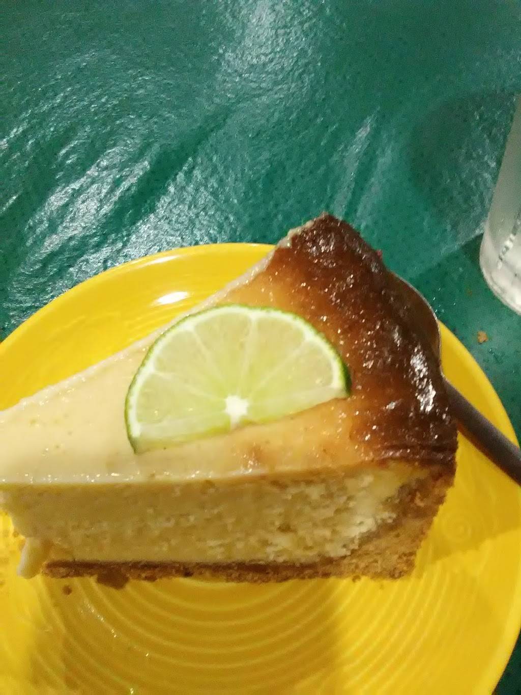 Fish Hooks Cafe | restaurant | 231 E Main St, Belhaven, NC 27810, USA | 2529439948 OR +1 252-943-9948