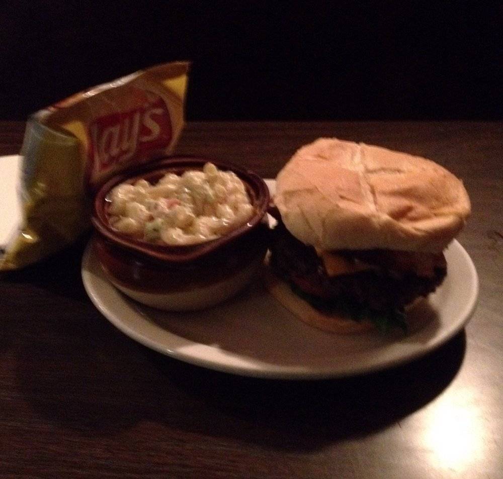 Canipe Brothers Bar & Grill | restaurant | 2104 Angus Rd, Charlottesville, VA 22901, USA | 4342936333 OR +1 434-293-6333