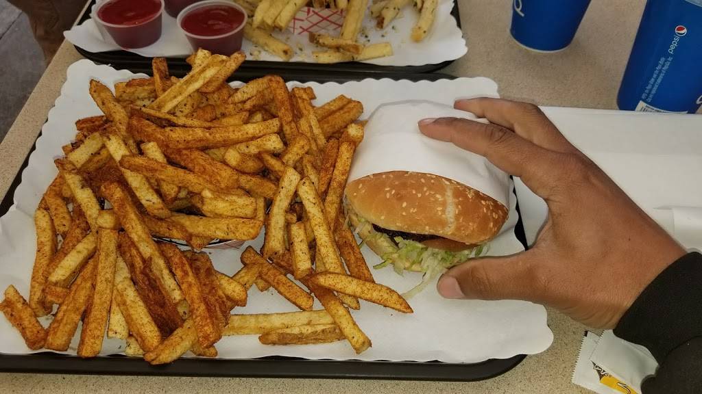 Sequoia Burger | restaurant | 1382 Gravenstein Hwy S, Sebastopol, CA 95472, USA | 7078297543 OR +1 707-829-7543