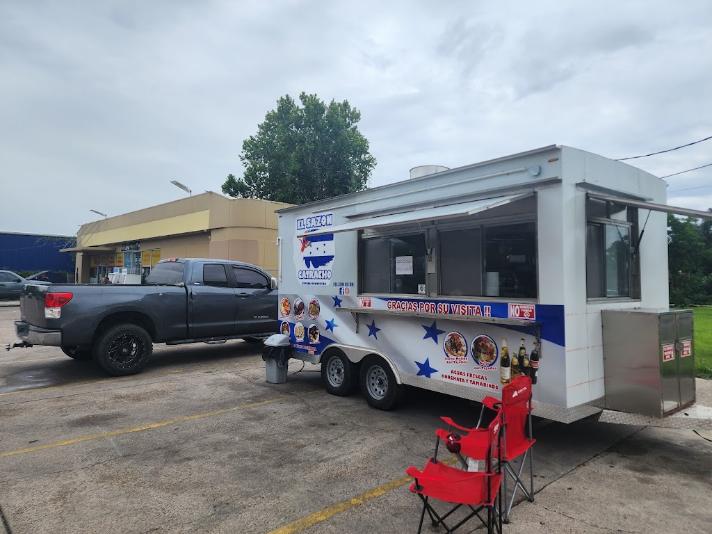 El Sazon Catracho | restaurant | 575 Aldine Mail Rte Rd, Houston, TX 77037, USA | 3464482573 OR +1 346-448-2573