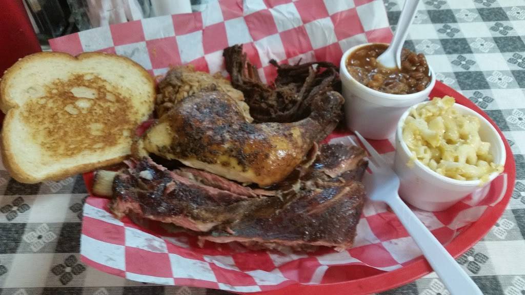 Sweet Ts Smokehouse | restaurant | 701 S Hutchinson Ave, Adel, GA 31620, USA | 2298961665 OR +1 229-896-1665