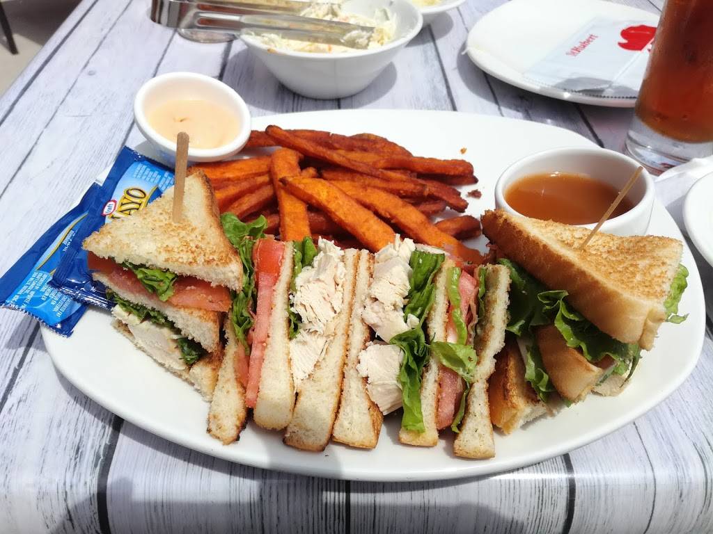 Rôtisserie St-Hubert | restaurant | 330 Rue de Saint Jovite, Mont-Tremblant, QC J8E 2Z9, Canada | 8194252721 OR +1 819-425-2721