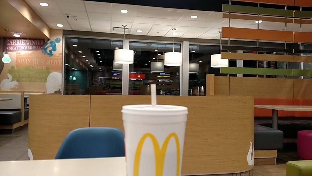 McDonalds | cafe | 701 E Main St, Olney, IL 62450, USA | 6183954902 OR +1 618-395-4902